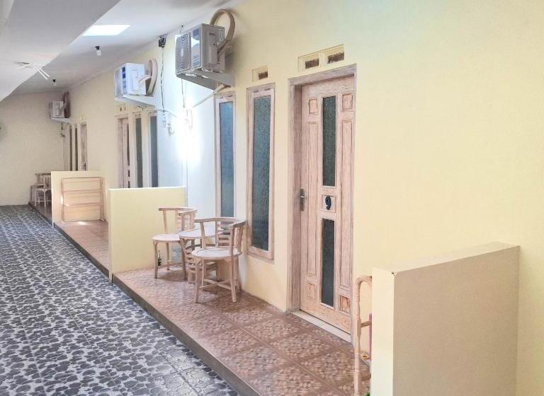 Szálloda Reddoorz Near Alun Alun Jepara