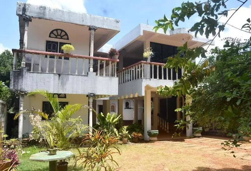 ペンション Pahan Guest Anuradhapura