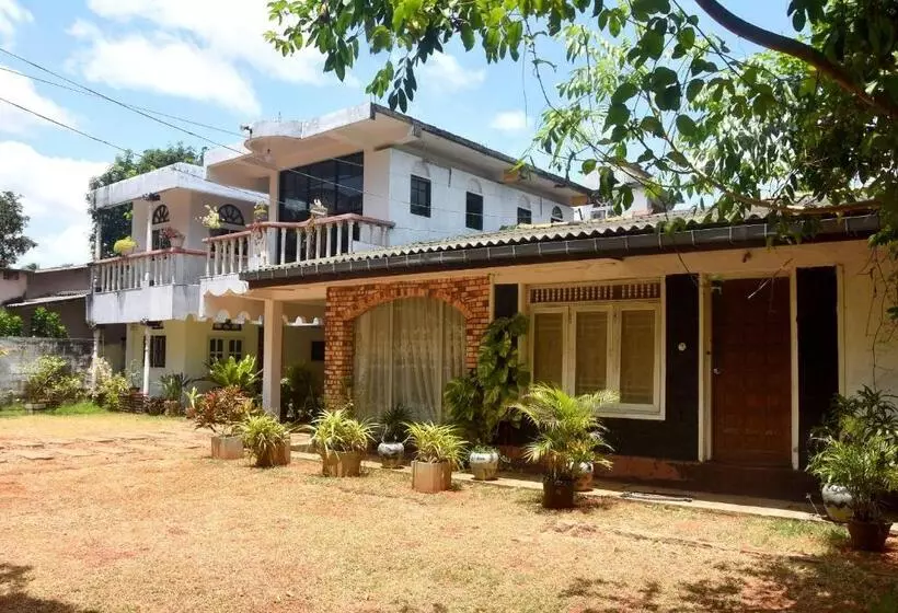 ペンション Pahan Guest Anuradhapura