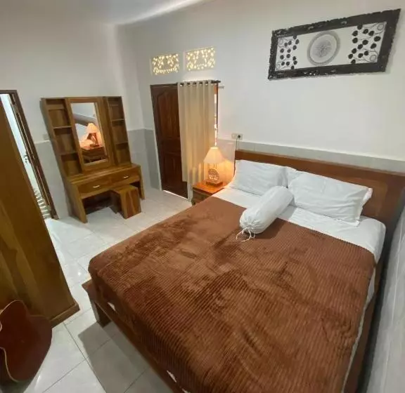 Majatalo Tunjung Kuning