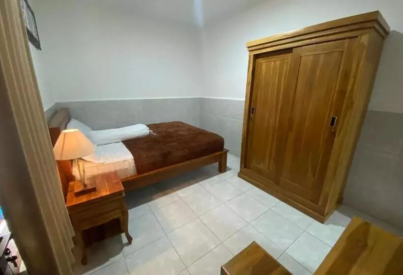 Majatalo Tunjung Kuning