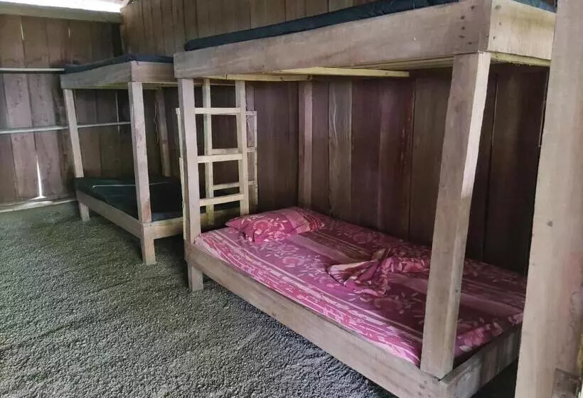 Retkeilymaja Habitación Compartida Con Tres Comidas Incluidas Y Dos Horas De Electricidad Diarias