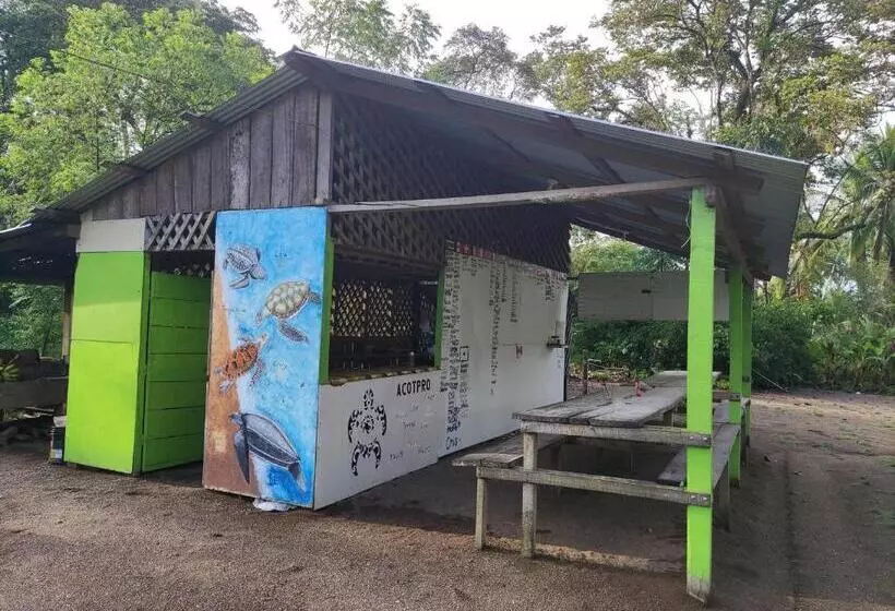 Retkeilymaja Habitación Compartida Con Tres Comidas Incluidas Y Dos Horas De Electricidad Diarias