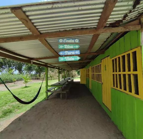 Retkeilymaja Habitación Compartida Con Tres Comidas Incluidas Y Dos Horas De Electricidad Diarias