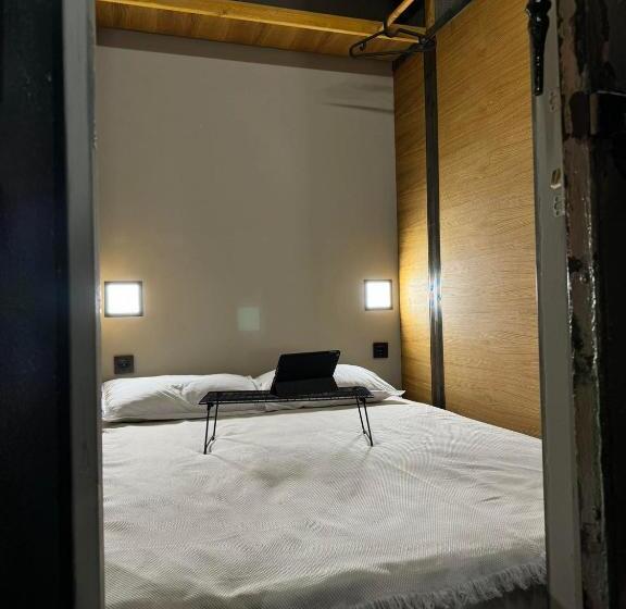 Swed Cab Embassy Hostel