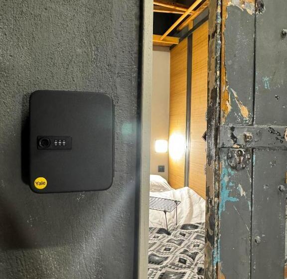 Swed Cab Embassy Hostel