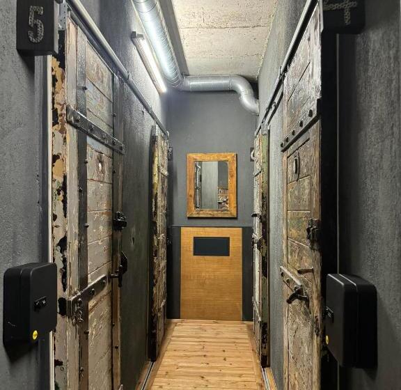 Swed Cab Embassy Hostel