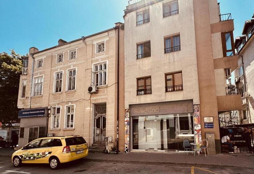 Swed Cab Embassy Hostel