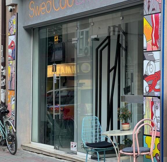 Swed Cab Embassy Hostel