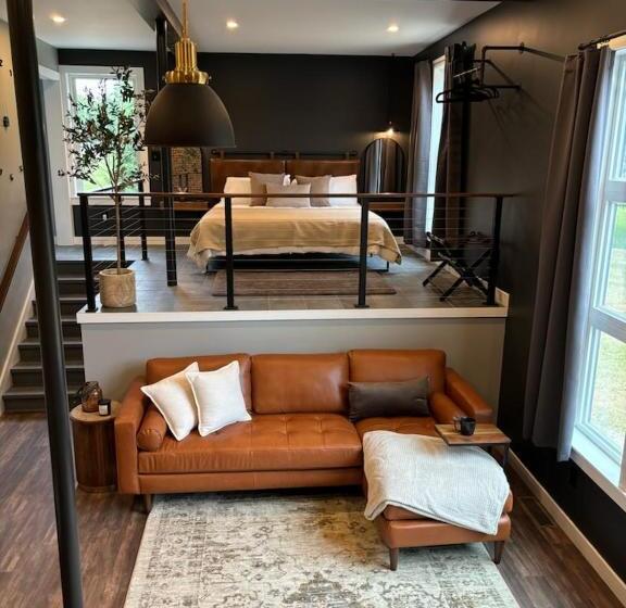 旅馆 The White Creek Inn