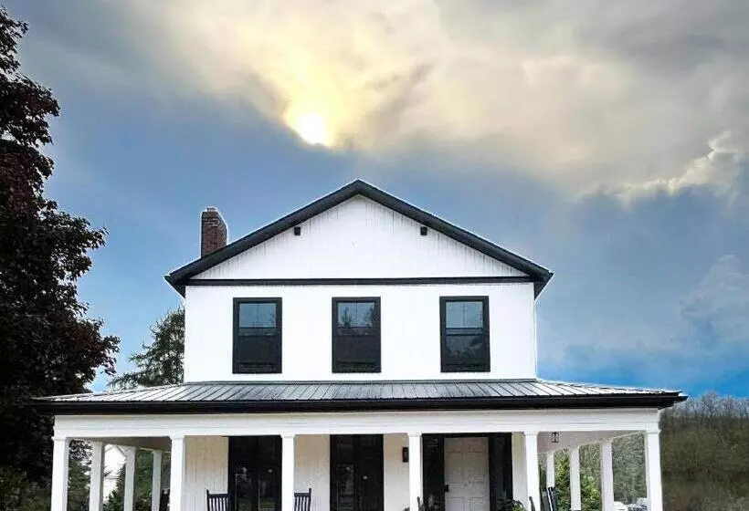 ユースホステル The White Creek Inn