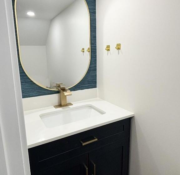 旅馆 The White Creek Inn