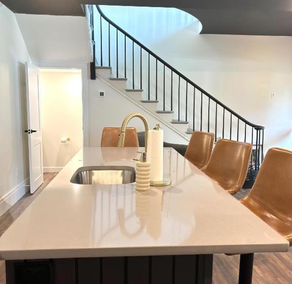 旅馆 The White Creek Inn