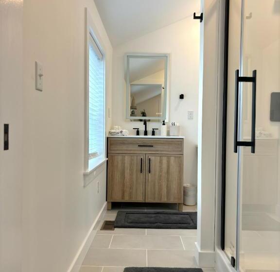 旅馆 The White Creek Inn