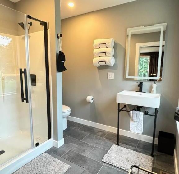 הוסטל The White Creek Inn