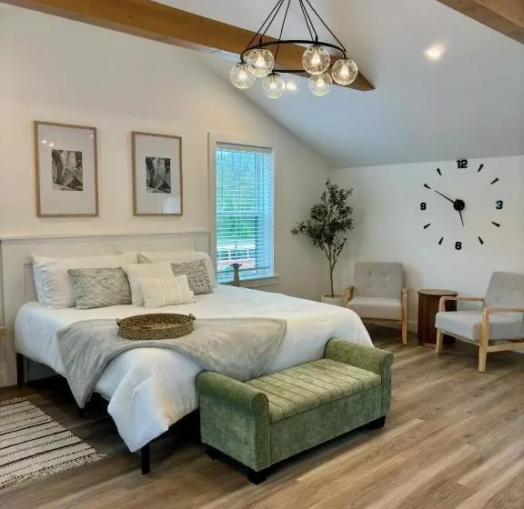 ユースホステル The White Creek Inn