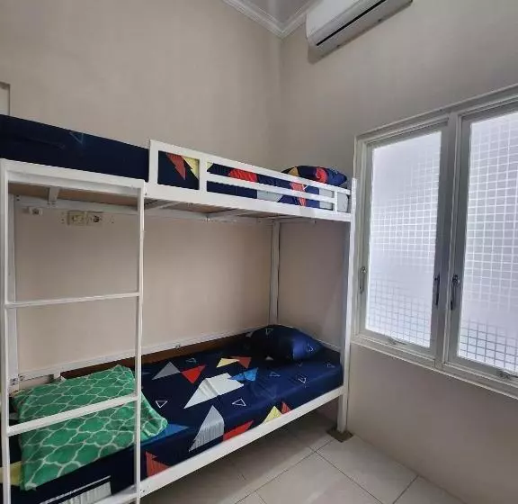 ベッドアンドブレックファースト Bromo Shelter Gsa