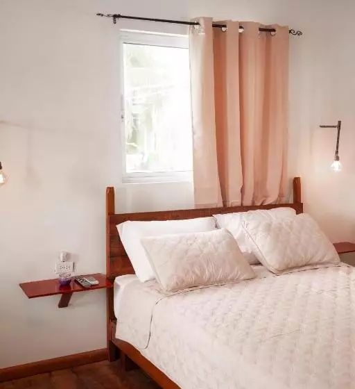 تختخواب و صبحانه La Caribena Beach House  Bocas Del Toro, Isla Colón, Panamá