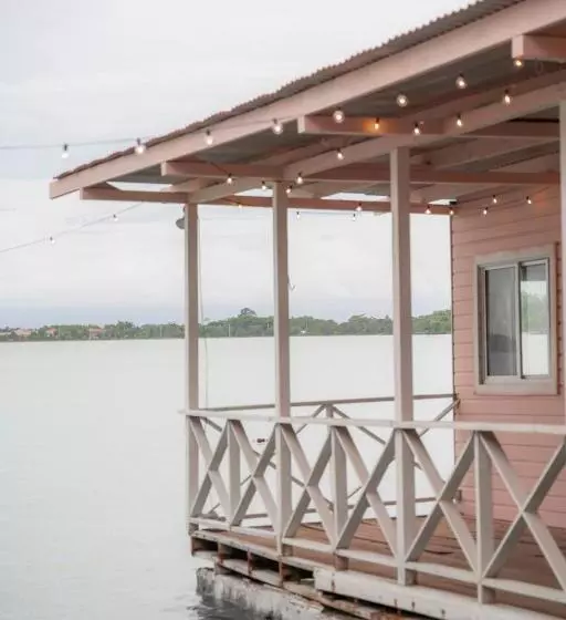 تختخواب و صبحانه La Caribena Beach House  Bocas Del Toro, Isla Colón, Panamá