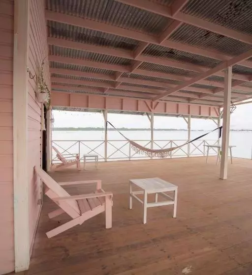 تختخواب و صبحانه La Caribena Beach House  Bocas Del Toro, Isla Colón, Panamá