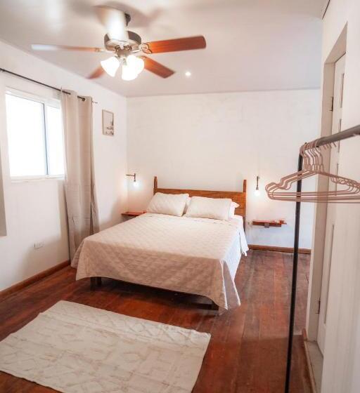 مبيت وإفطار La Caribena Beach House Bocas Del Toro, Isla Colón, Panamá