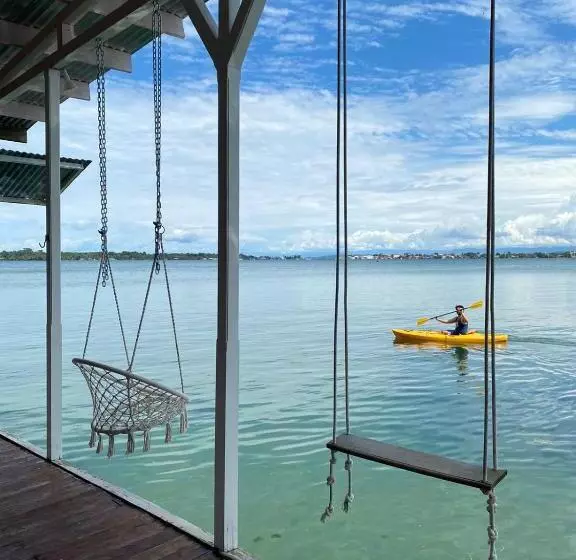 تختخواب و صبحانه La Caribena Beach House  Bocas Del Toro, Isla Colón, Panamá