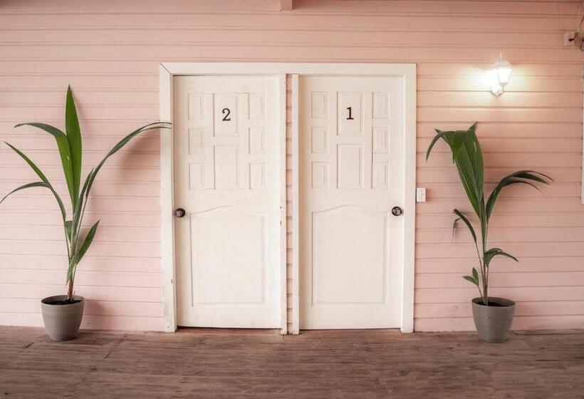 مبيت وإفطار La Caribena Beach House Bocas Del Toro, Isla Colón, Panamá