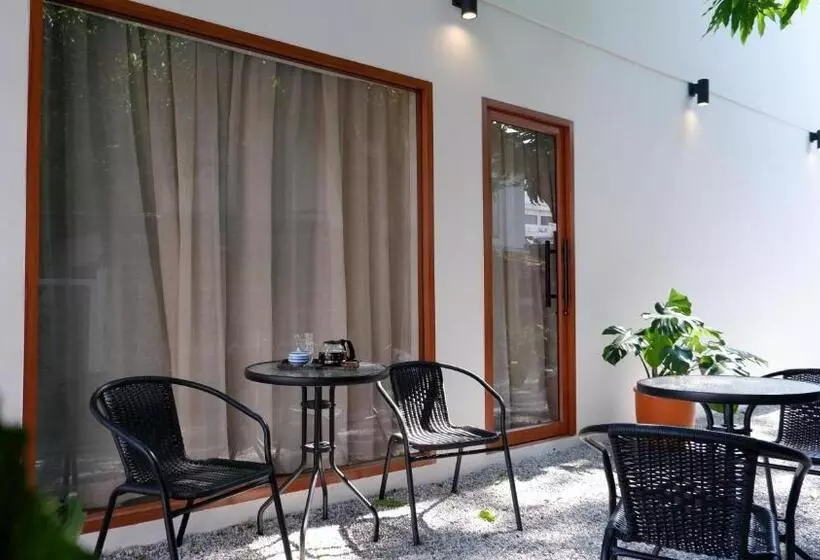 تختخواب و صبحانه The Studio