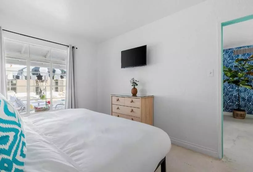Designer Glam Hotel Near Downtown Fun And Vibey