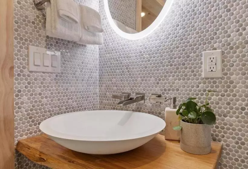 Designer Glam Hotel Near Downtown Fun And Vibey