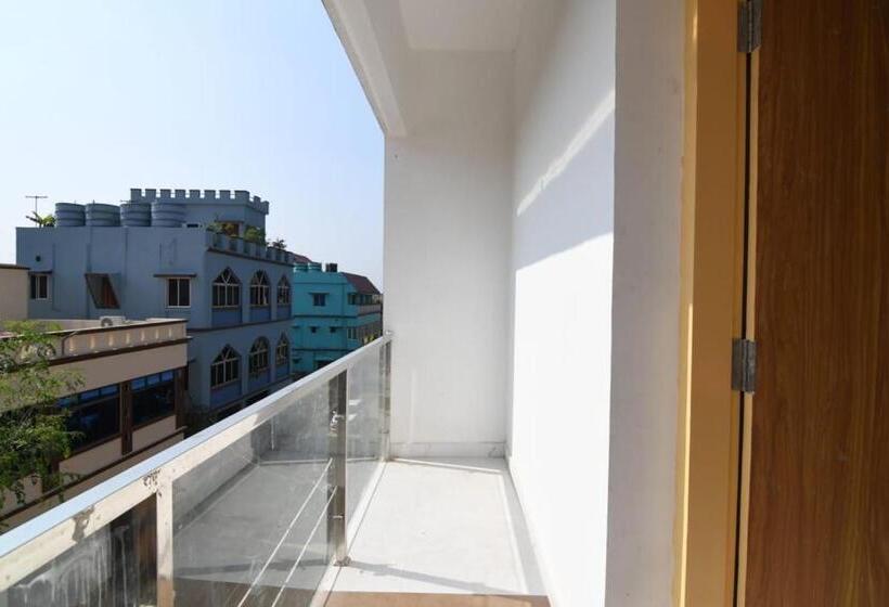 Hotell Emerald Euphoria The Luxury Stay Near Infocity Best Seller