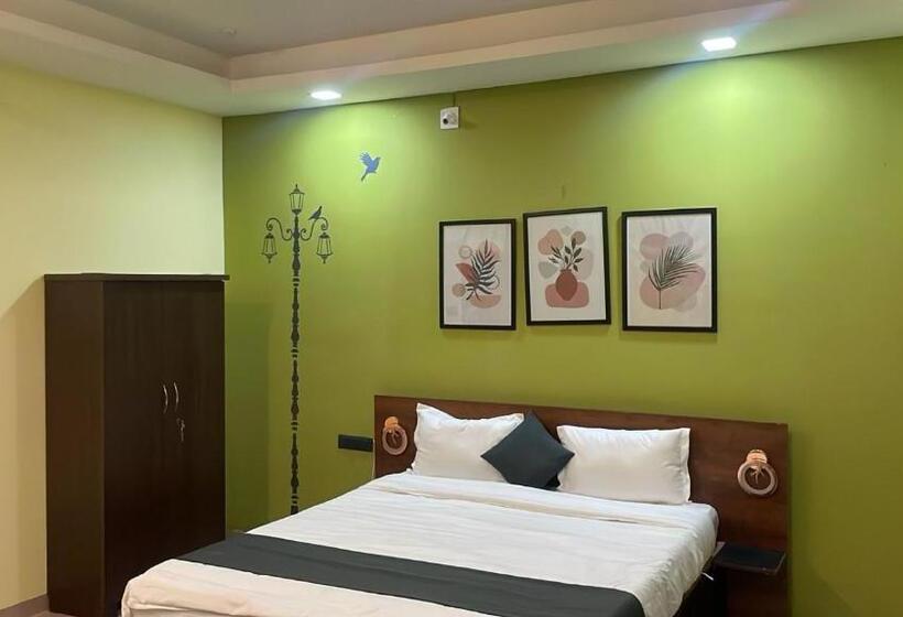 Hotell Emerald Euphoria The Luxury Stay Near Infocity Best Seller