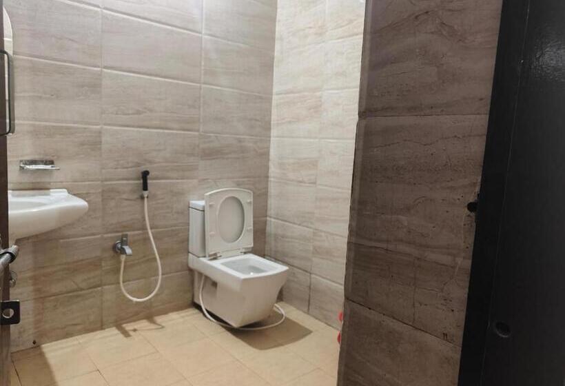 Hotell Emerald Euphoria The Luxury Stay Near Infocity Best Seller