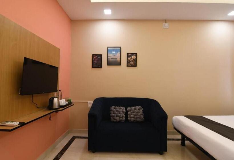 Hotell Emerald Euphoria The Luxury Stay Near Infocity Best Seller