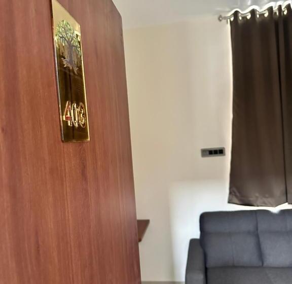 Hotel Leo Deluxe & Suite Room