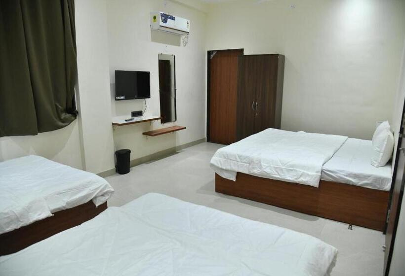 Hotel Leo Deluxe & Suite Room