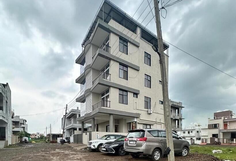 Hotel Leo Deluxe & Suite Room