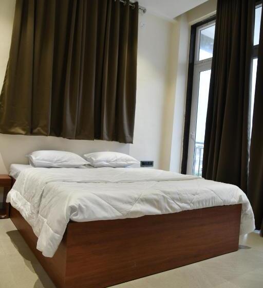 Hotel Leo Deluxe & Suite Room