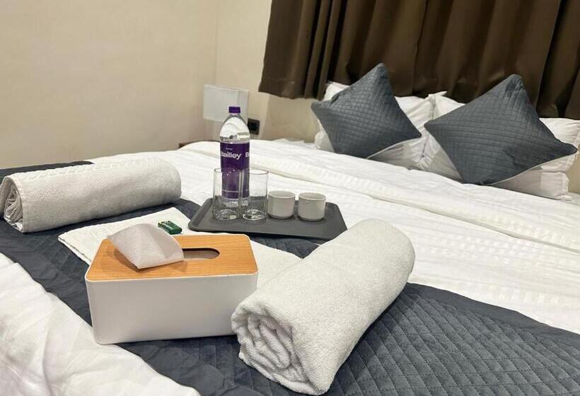 Hotel Leo Deluxe & Suite Room