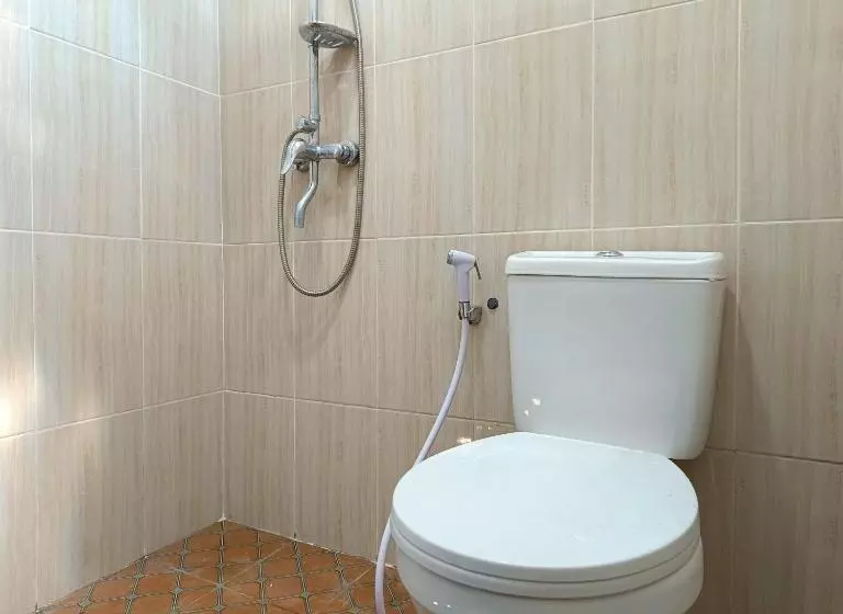 هتل Wisma Mekar Jaya Near Solo Safari Mitra Reddoorz