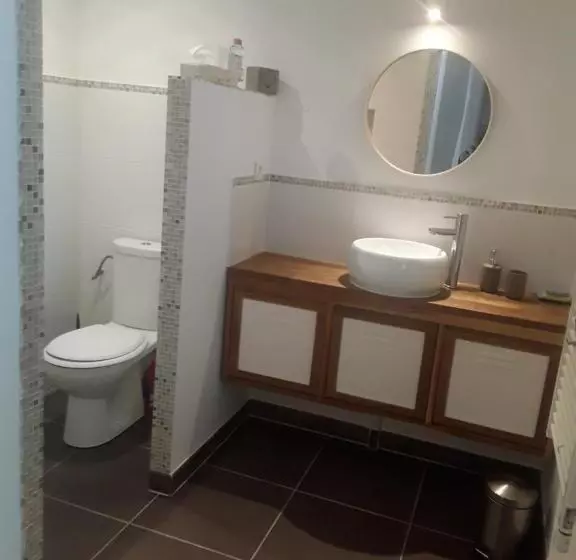 Majatalo Chambre D Hôte équipée Avec Terrasse Verdoyante