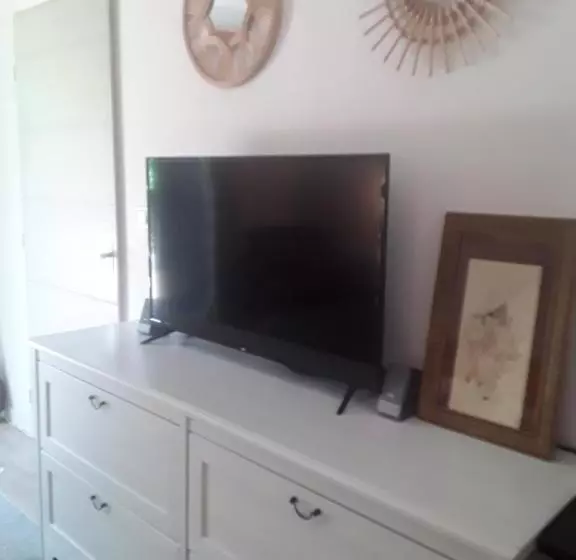 Majatalo Chambre D Hôte équipée Avec Terrasse Verdoyante