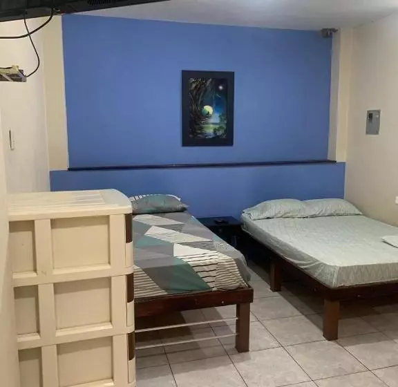 ペンション Habitaciones Amobladas   Manabí Suites