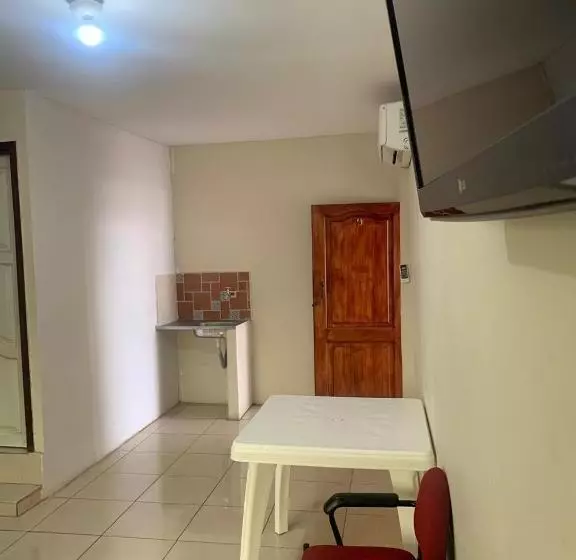 ペンション Habitaciones Amobladas   Manabí Suites