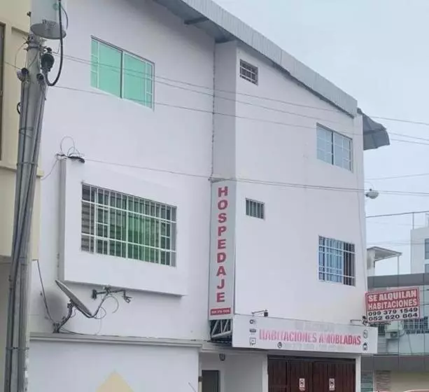 ペンション Habitaciones Amobladas   Manabí Suites
