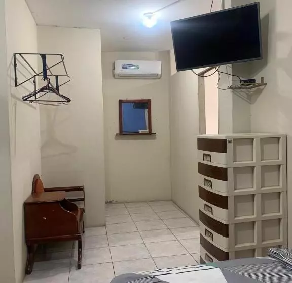 ペンション Habitaciones Amobladas   Manabí Suites