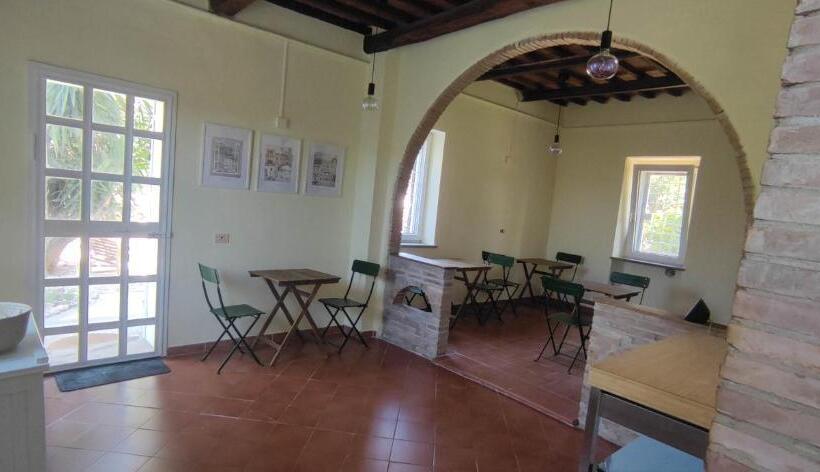 تختخواب و صبحانه La Domus Di Cosa