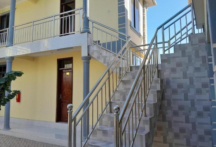 בית מלון כפרי Gustina Zuzu Village Lodge