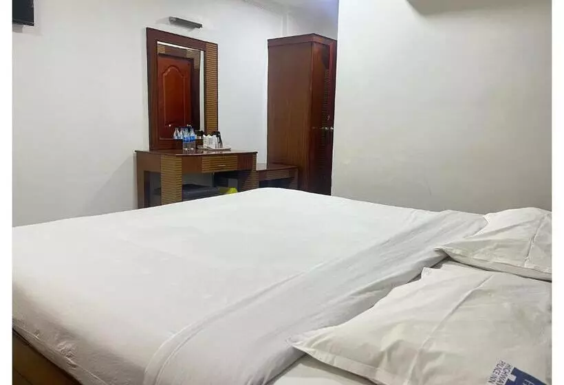 Hotelli Highway Palace Inn