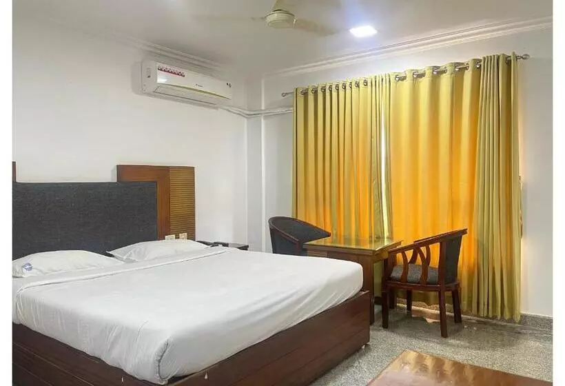 Hotelli Highway Palace Inn